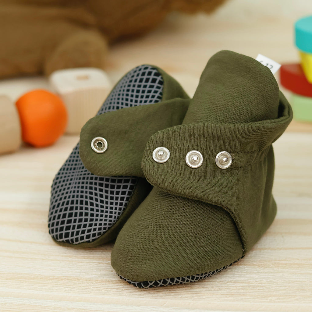 Stay-On Baby Booties, Organic Cotton Lined – Khaki