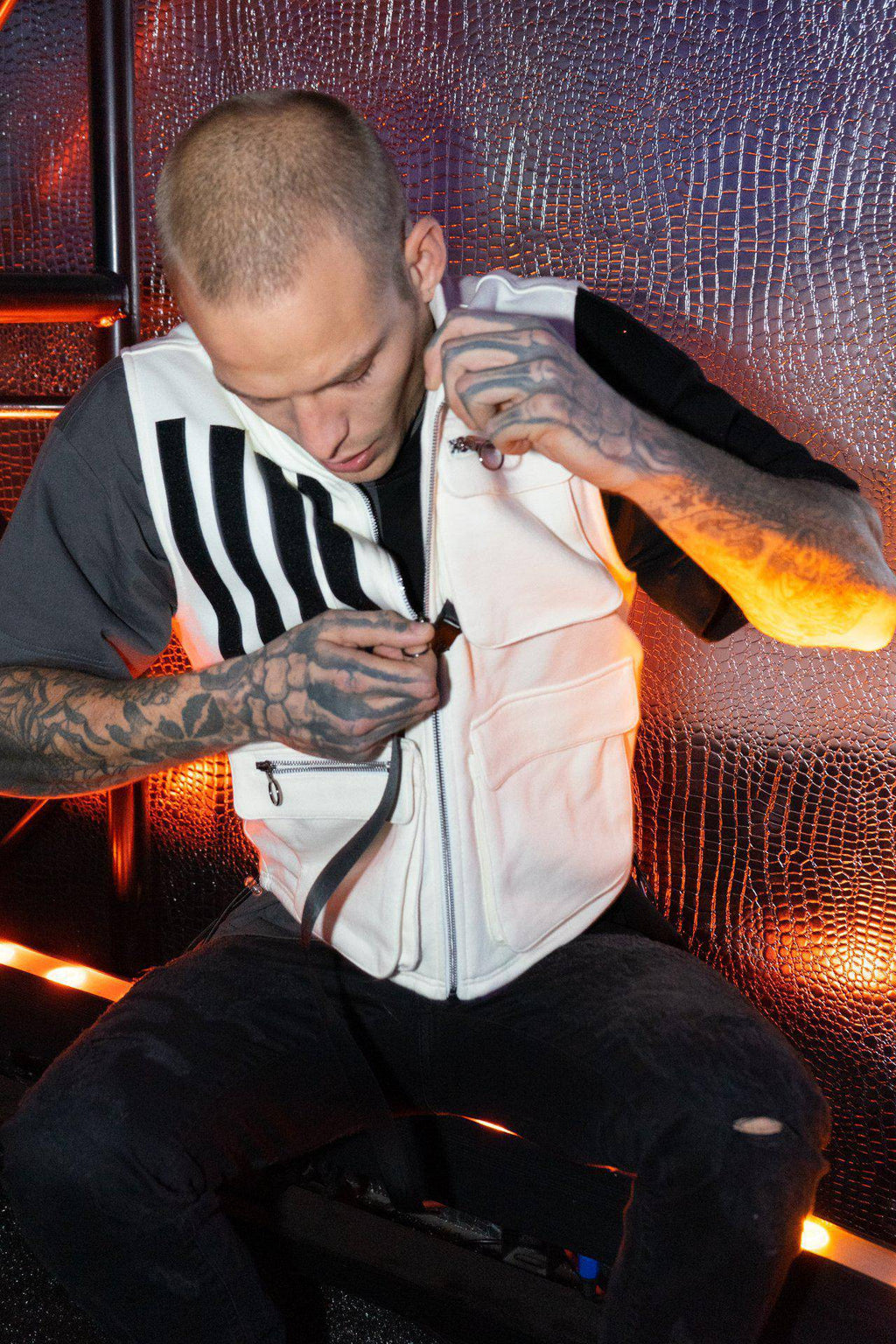 Konus Men's Sweater Utility Vest w/ Bellow Pockets in Off White